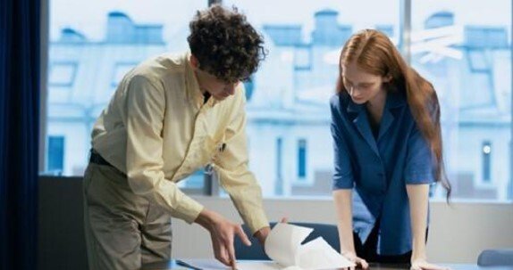 Приказы и просьбы в английском языке: какие модальные глаголы нужно использовать  